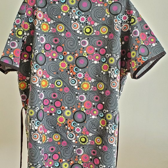 Nursing Uniform Top - Picture 2 of 3